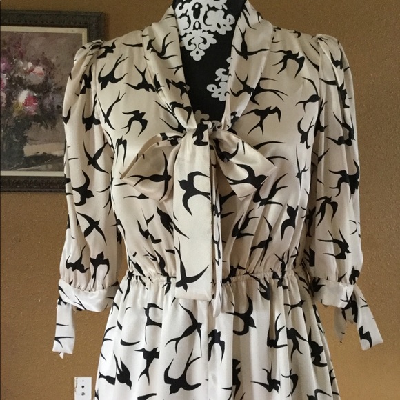 Bird print VINTAGE style dress . HOST PICK !! - Picture 3 of 6